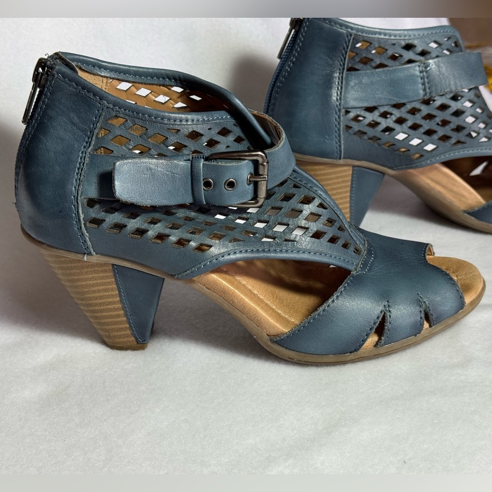 Earth Women's Blue Cutout Heeled Sandals